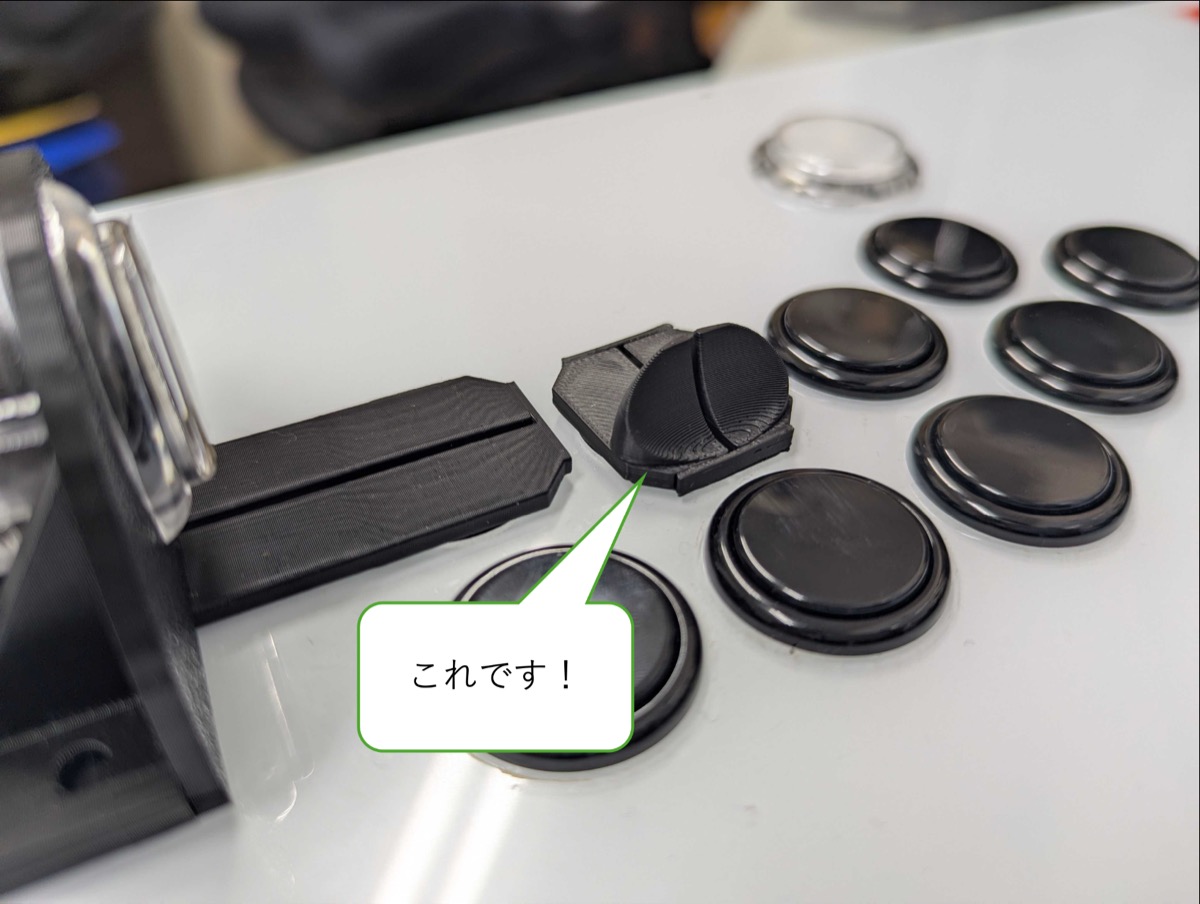 Scratch をコントローラに設置した様子